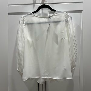 New, never worn- RW&co white, women’s blouse with flowing sleeves